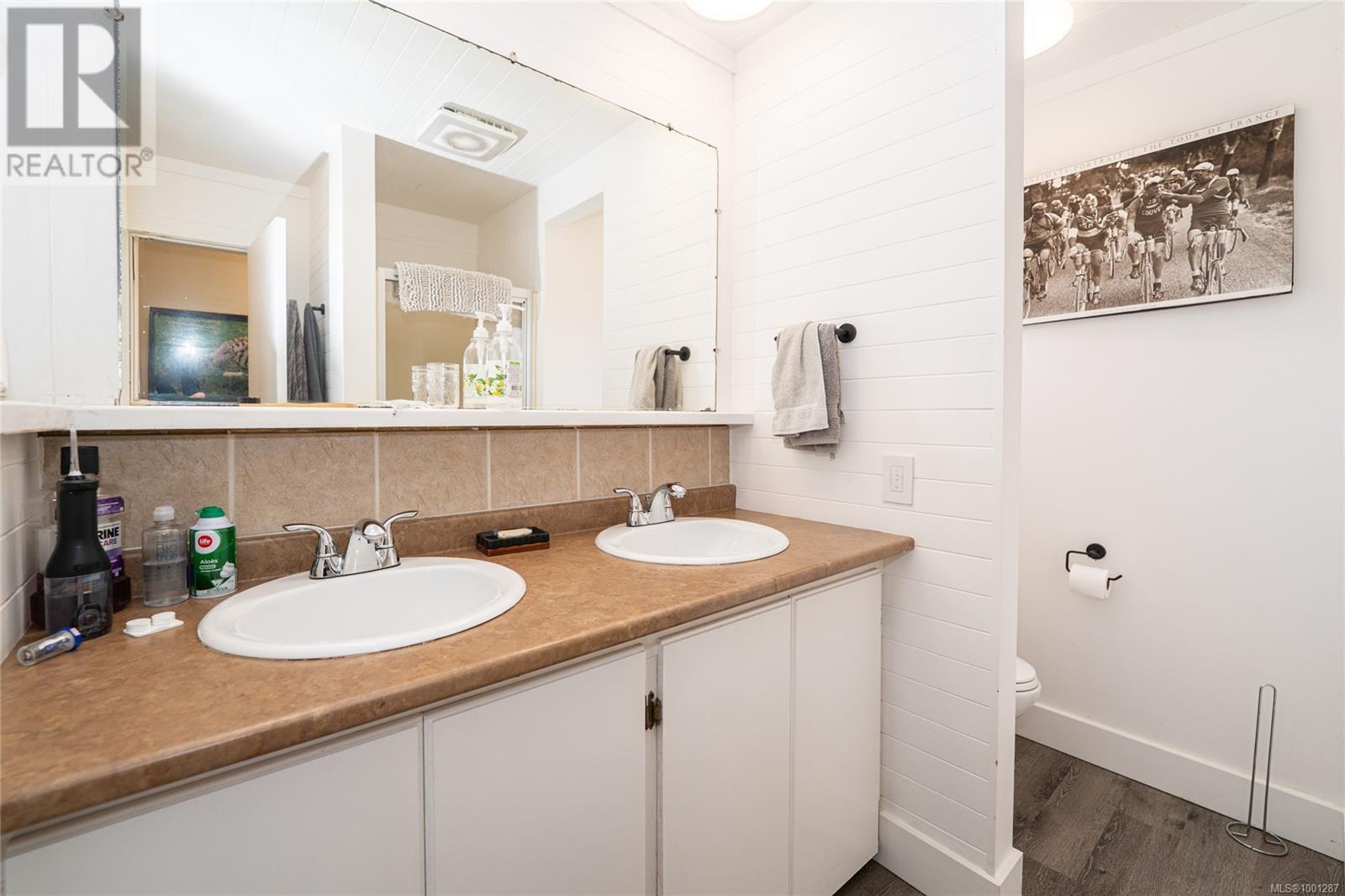 Photo 33 of 981 Isabell Ave, Langford BC