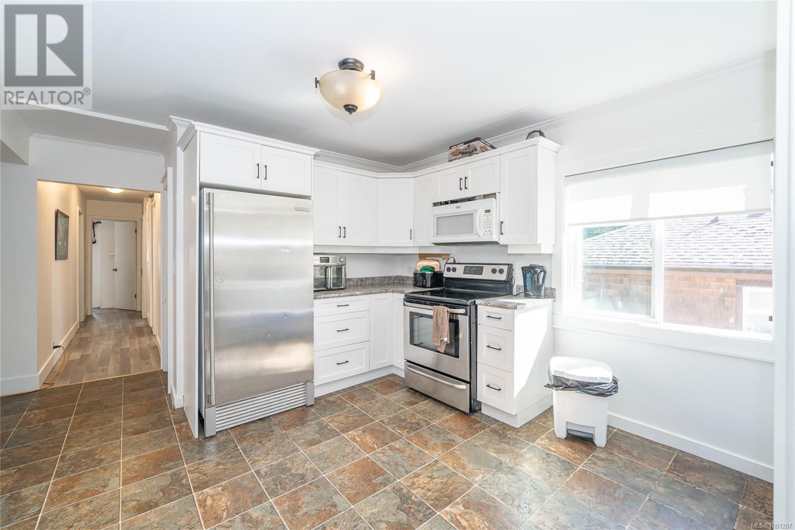 Photo 6 of 981 Isabell Ave, Langford BC