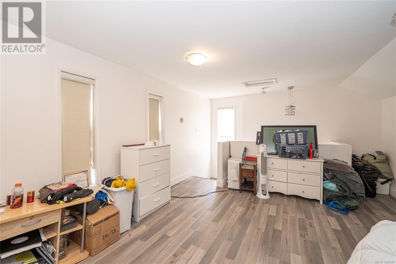 Photo 5 of 981 Isabell Ave, Langford BC