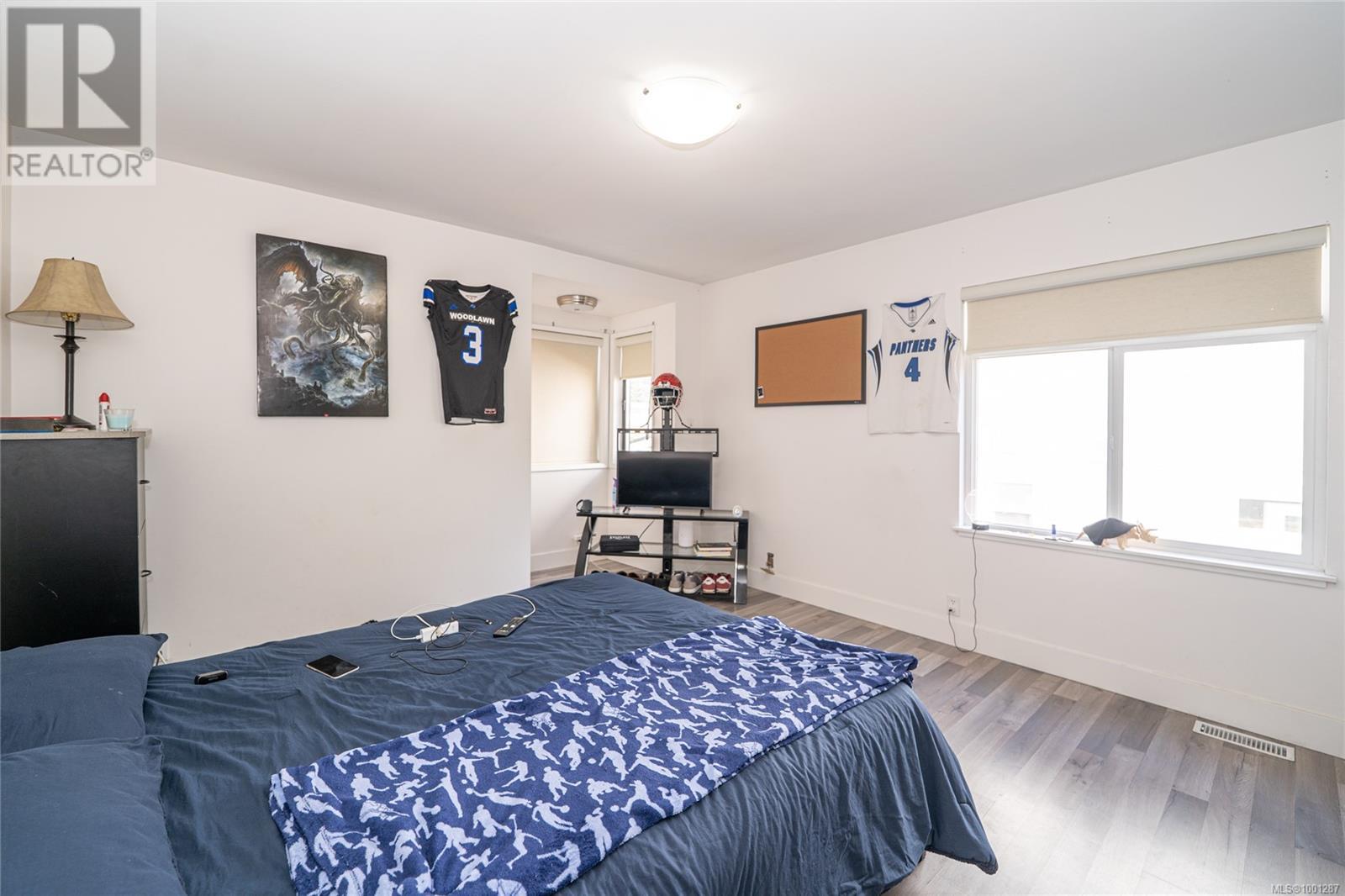 Photo 2 of 981 Isabell Ave, Langford BC