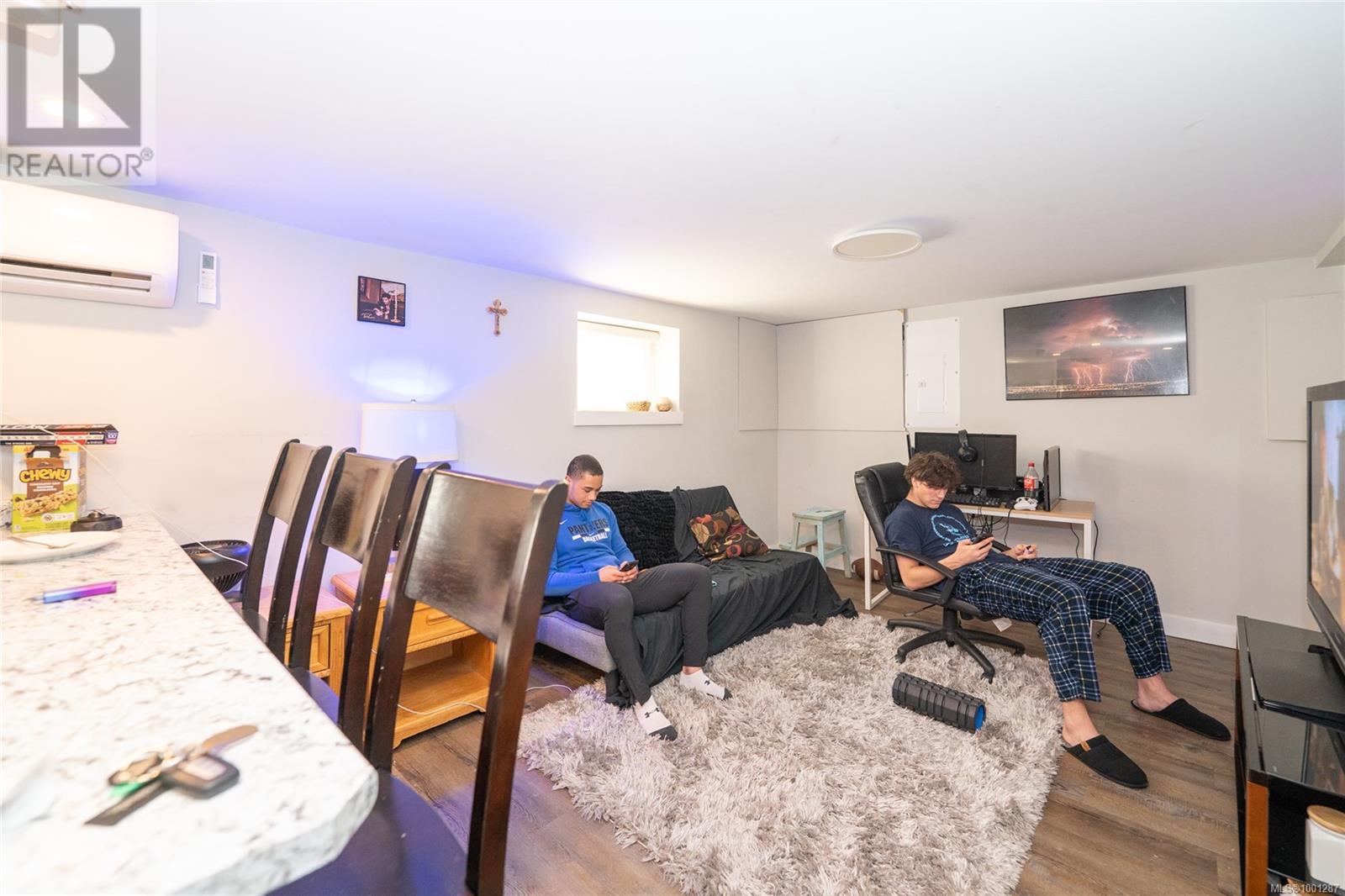 Photo 13 of 981 Isabell Ave, Langford BC