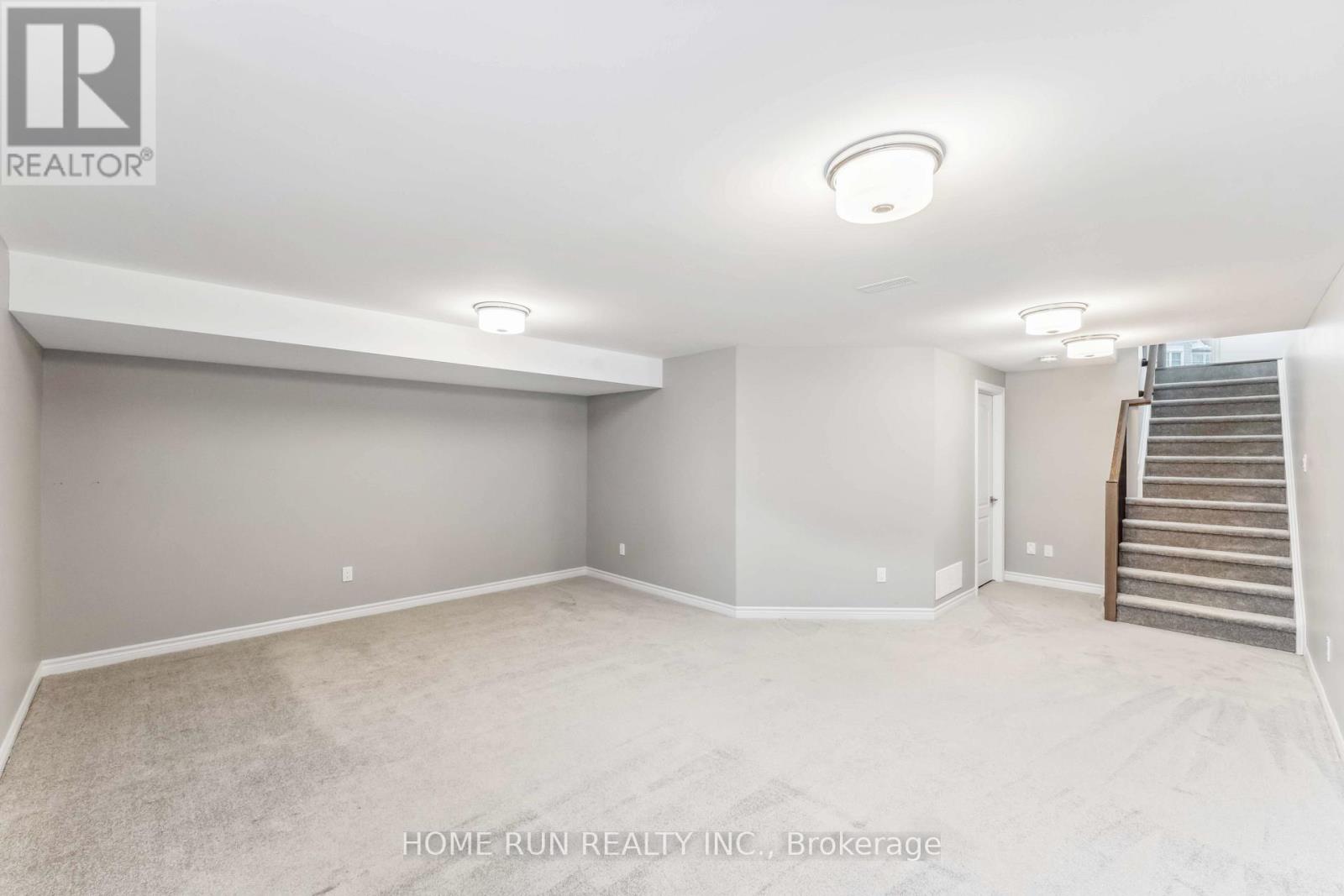 https://ddfcdn.realtor.ca/listing/TS638845868168270000/reb76/highres/7/x12194037_18.jpg