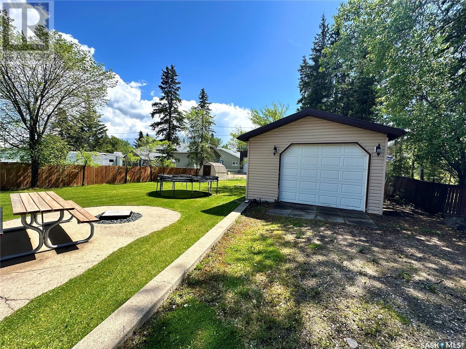 Photo 11 of 122 Pine Street, Chitek Lake SK