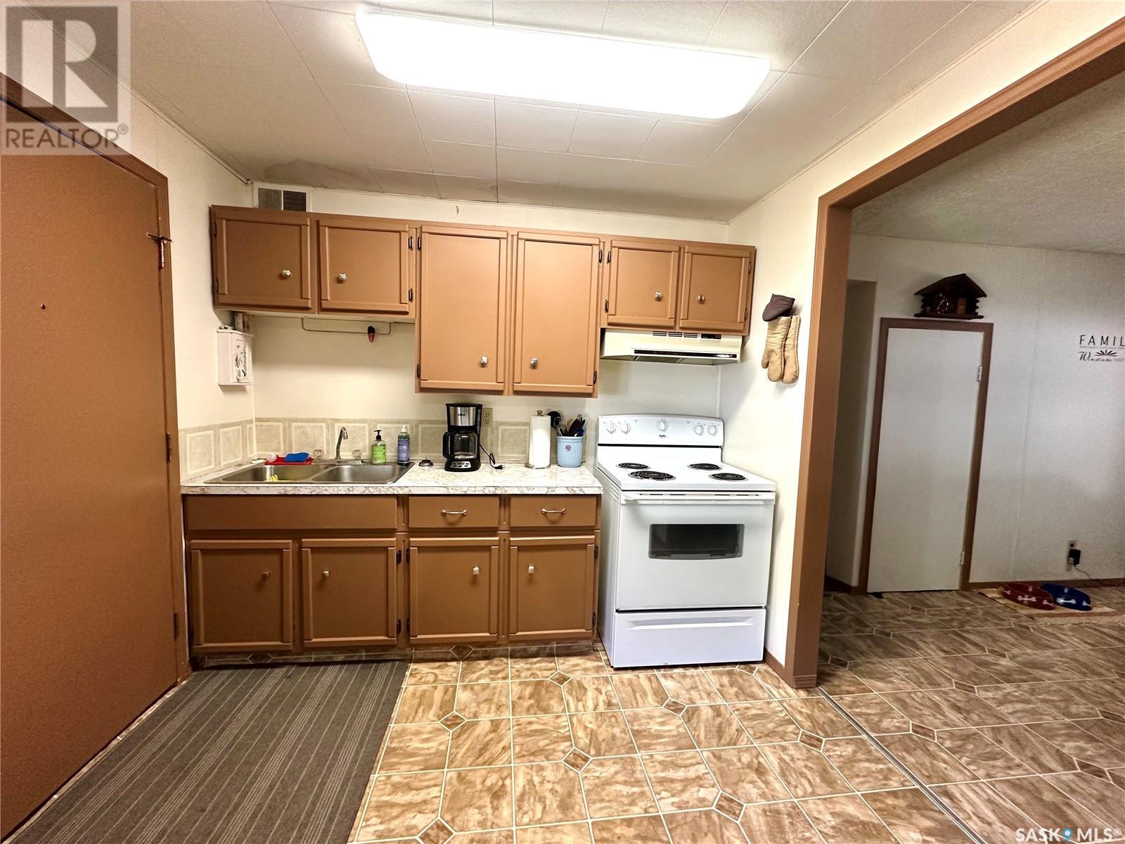 Photo 10 of 122 Pine Street, Chitek Lake SK