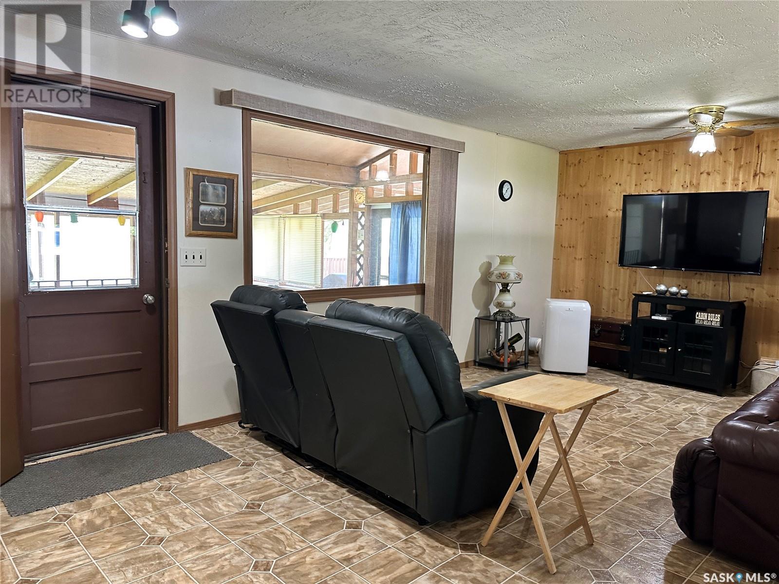 Photo 2 of 122 Pine Street, Chitek Lake SK