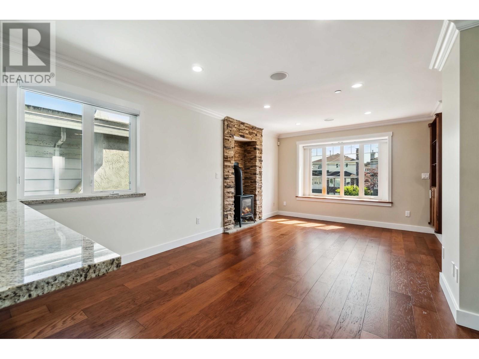 Photo 4 of 6167 Commercial Street, Vancouver BC