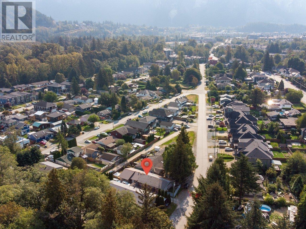 Photo 3 of 38890 38892 Garibaldi Avenue, Squamish BC