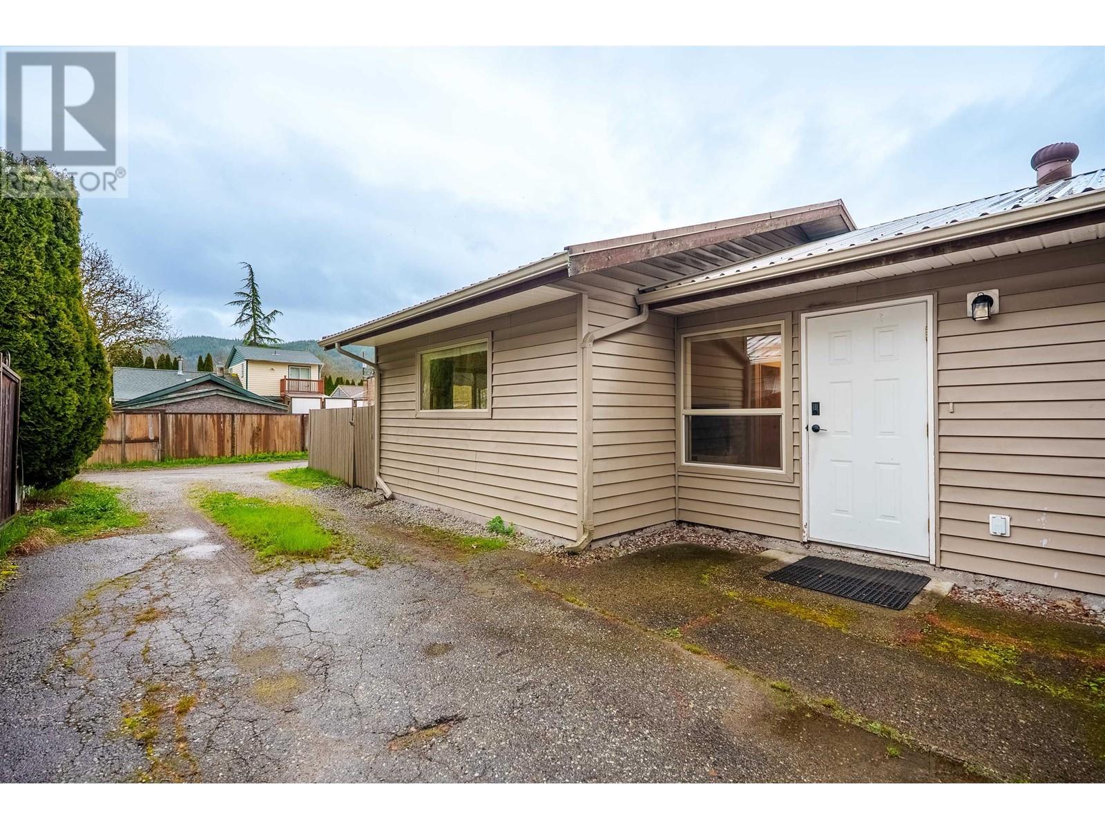 Photo 19 of 38890 38892 Garibaldi Avenue, Squamish BC
