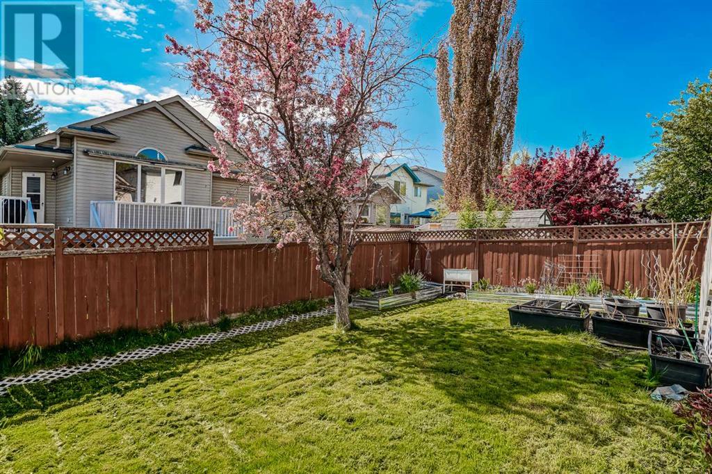 Single Family House Bi-level for Sale in  Douglas Glen Mews SE Douglasdale/Glen Calgary 