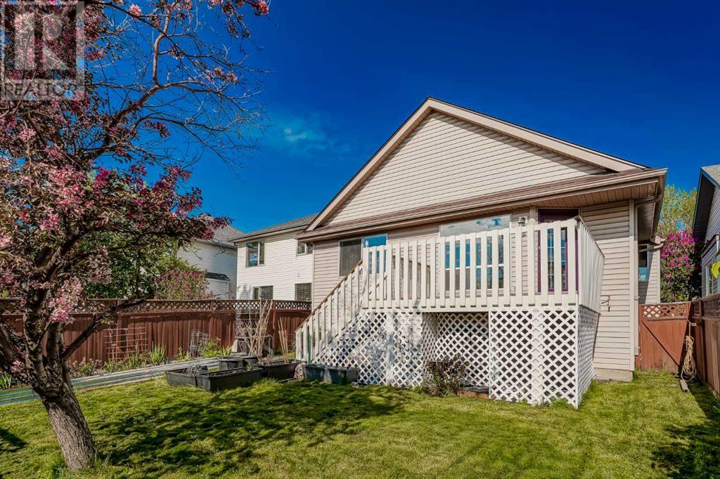 Single Family House Bi-level for Sale in  Douglas Glen Mews SE Douglasdale/Glen Calgary 