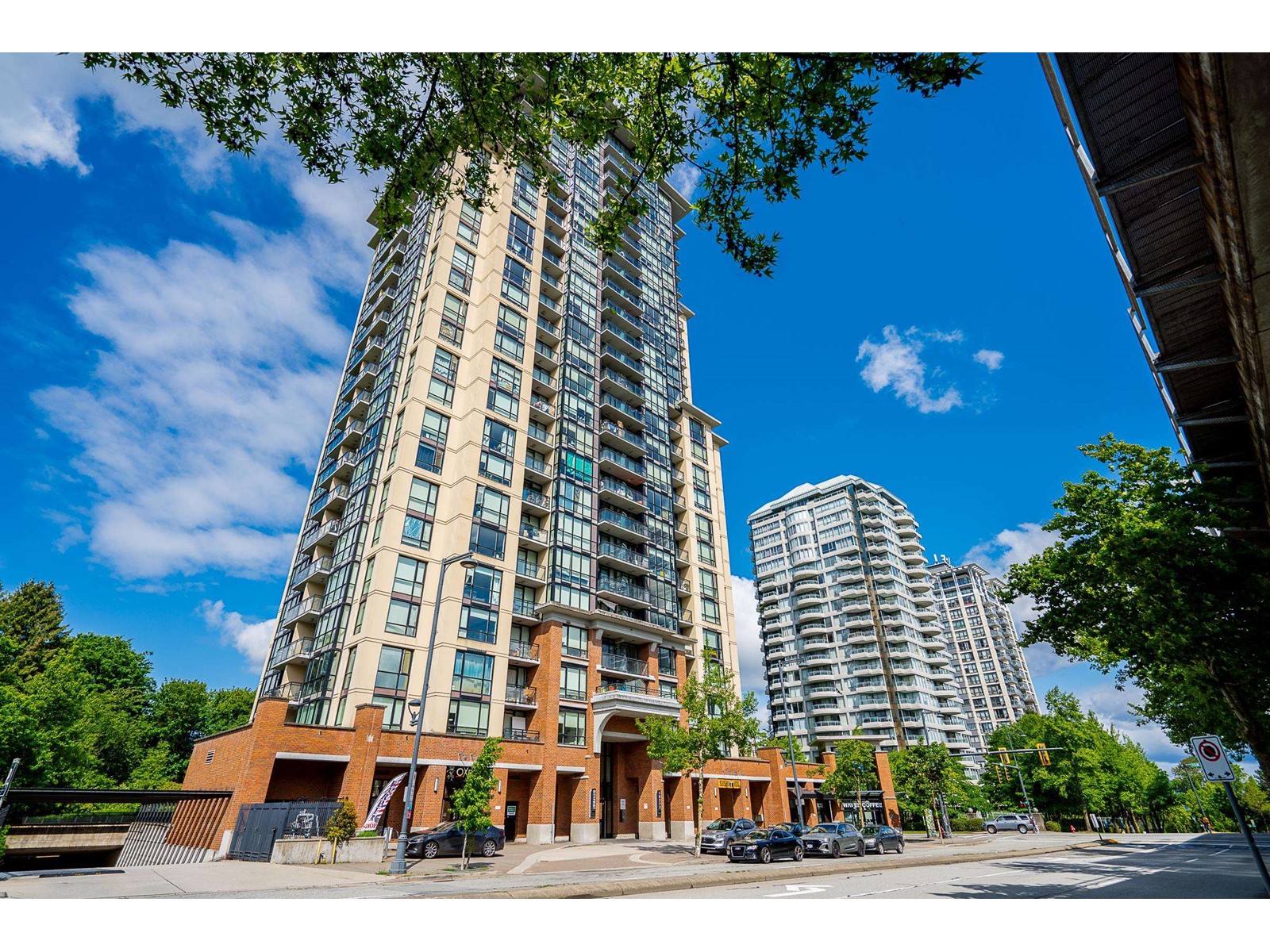 Photo 7 of 1405 10777 University Drive, Surrey BC