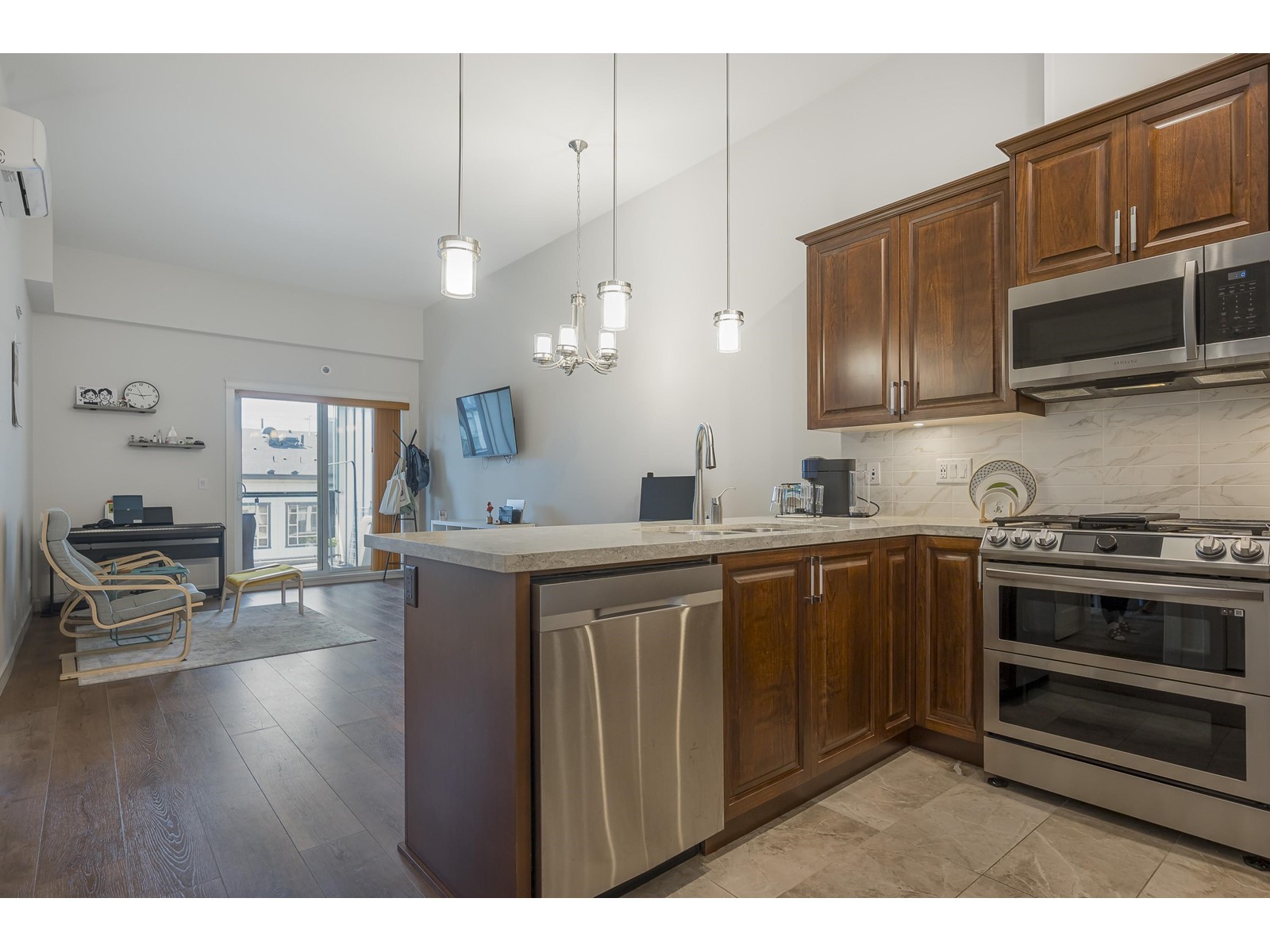 Photo 6 of 612 8538 203 A Street, Langley BC