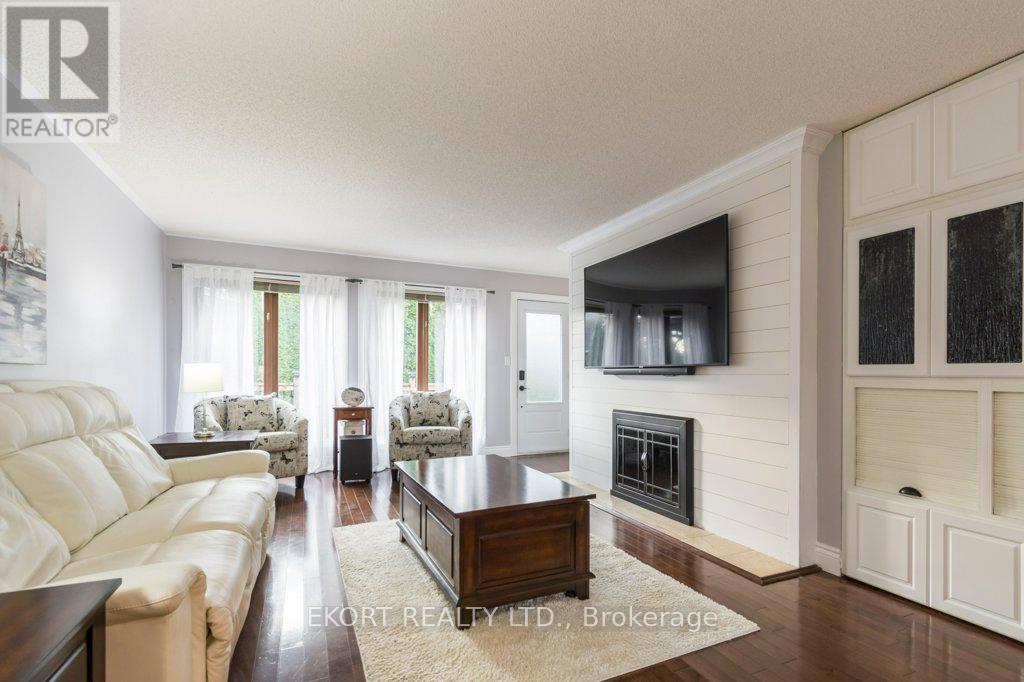 Photo 12 of 24 Kaiser Court, Belleville ON