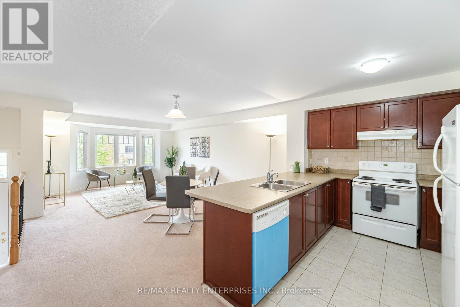 Photo 1 of 3 4 3375 Thomas Street, Mississauga ON