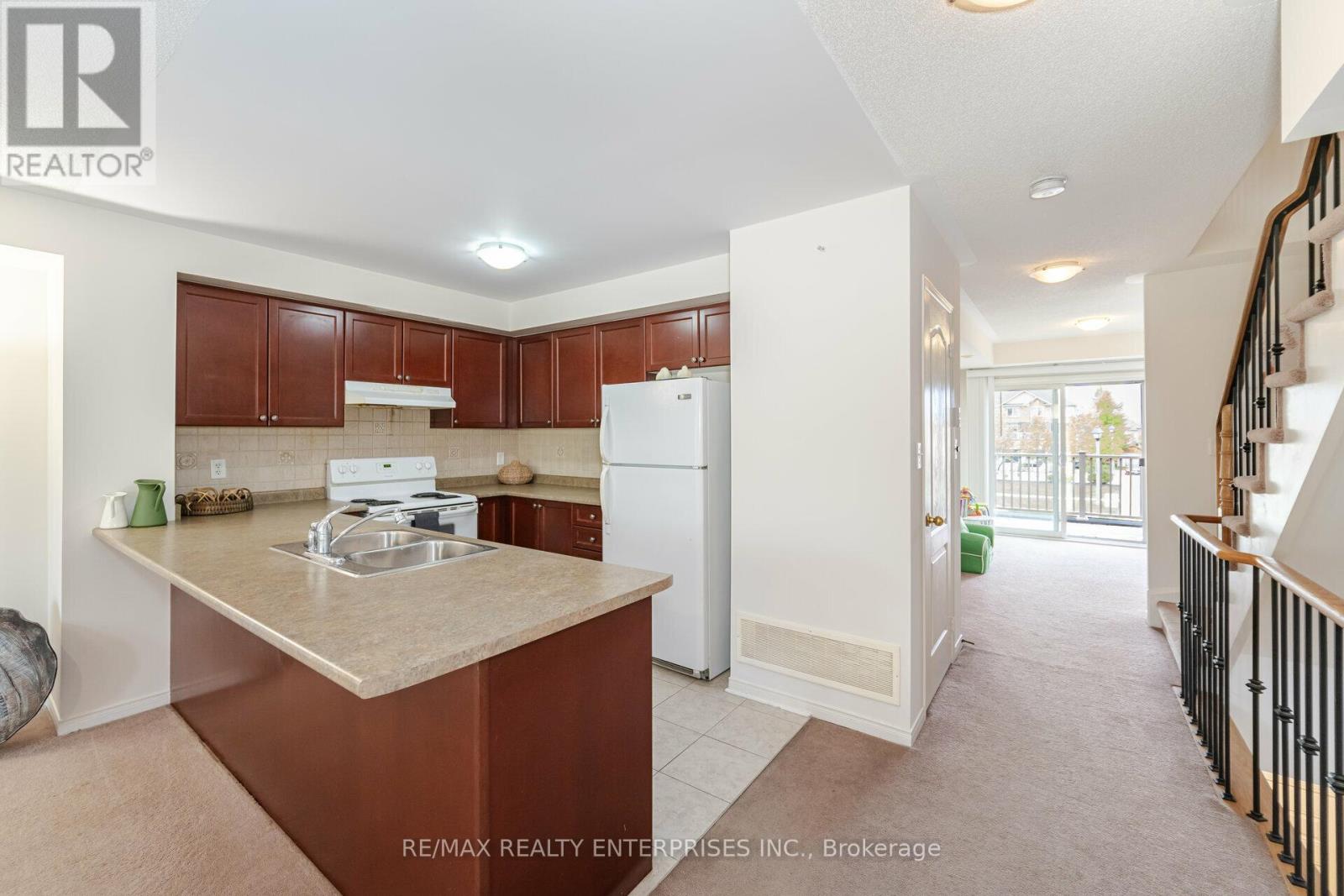 Photo 7 of 3 4 3375 Thomas Street, Mississauga ON