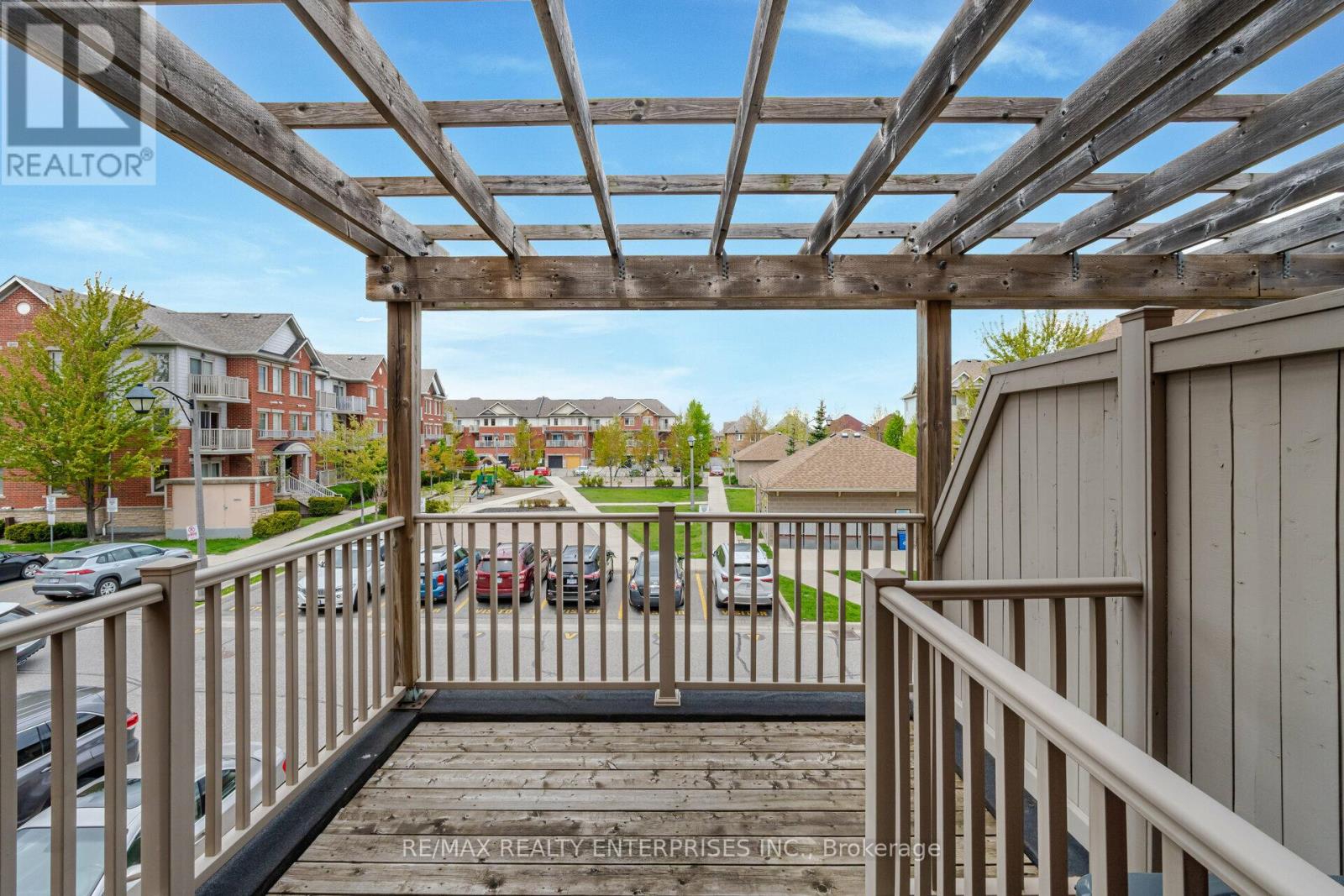 Photo 2 of 3 4 3375 Thomas Street, Mississauga ON
