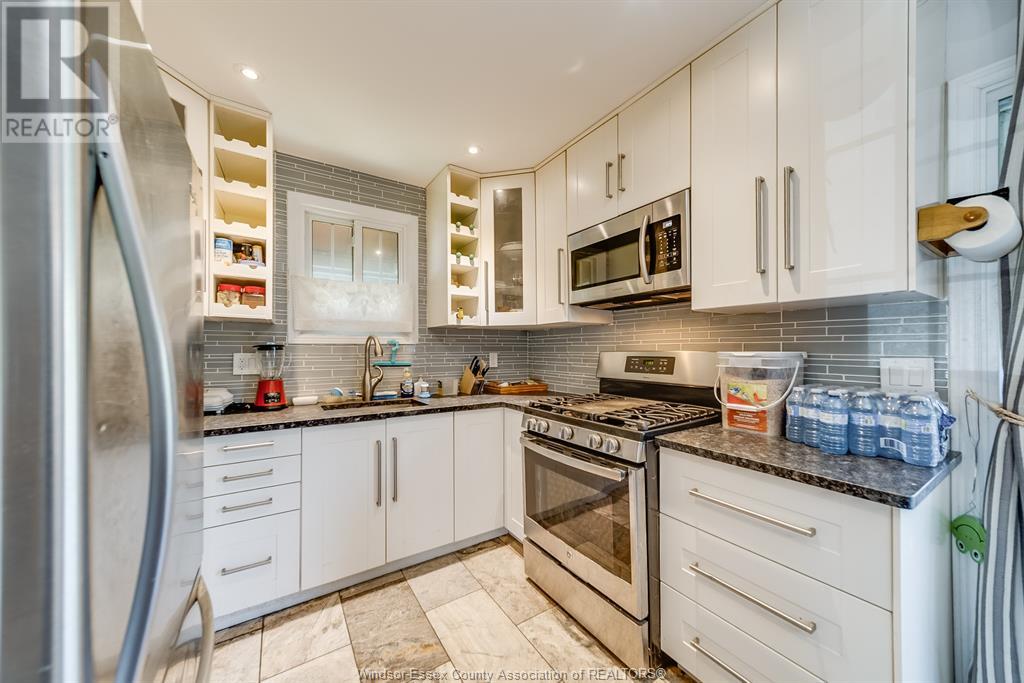 Photo 8 of 8060 Molnar Crescent, Windsor ON