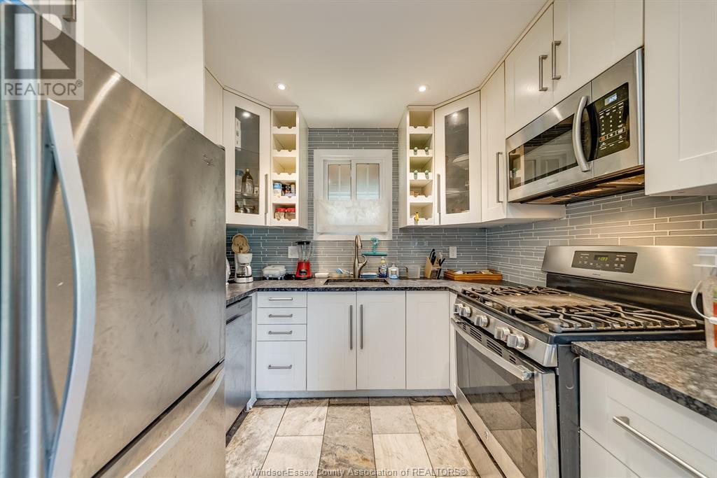 Photo 3 of 8060 Molnar Crescent, Windsor ON