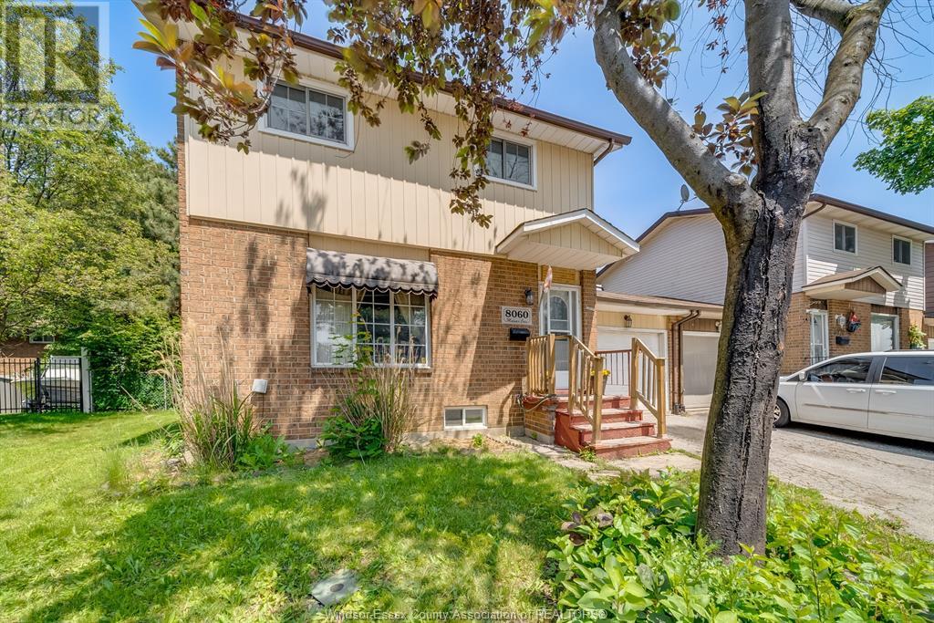 Photo 14 of 8060 Molnar Crescent, Windsor ON