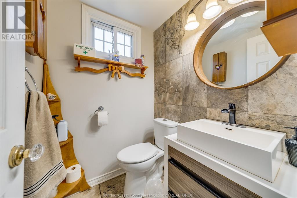 Photo 33 of 8060 Molnar Crescent, Windsor ON