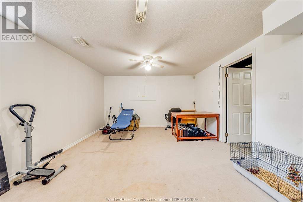 Photo 4 of 8060 Molnar Crescent, Windsor ON
