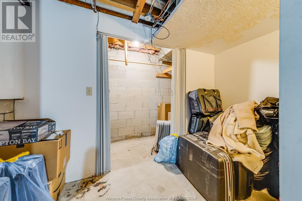Photo 9 of 8060 Molnar Crescent, Windsor ON