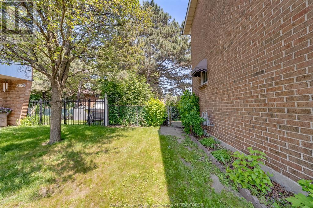 Photo 31 of 8060 Molnar Crescent, Windsor ON