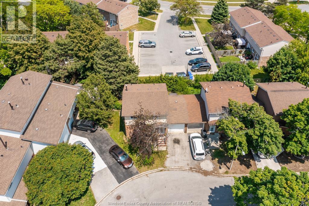Photo 5 of 8060 Molnar Crescent, Windsor ON