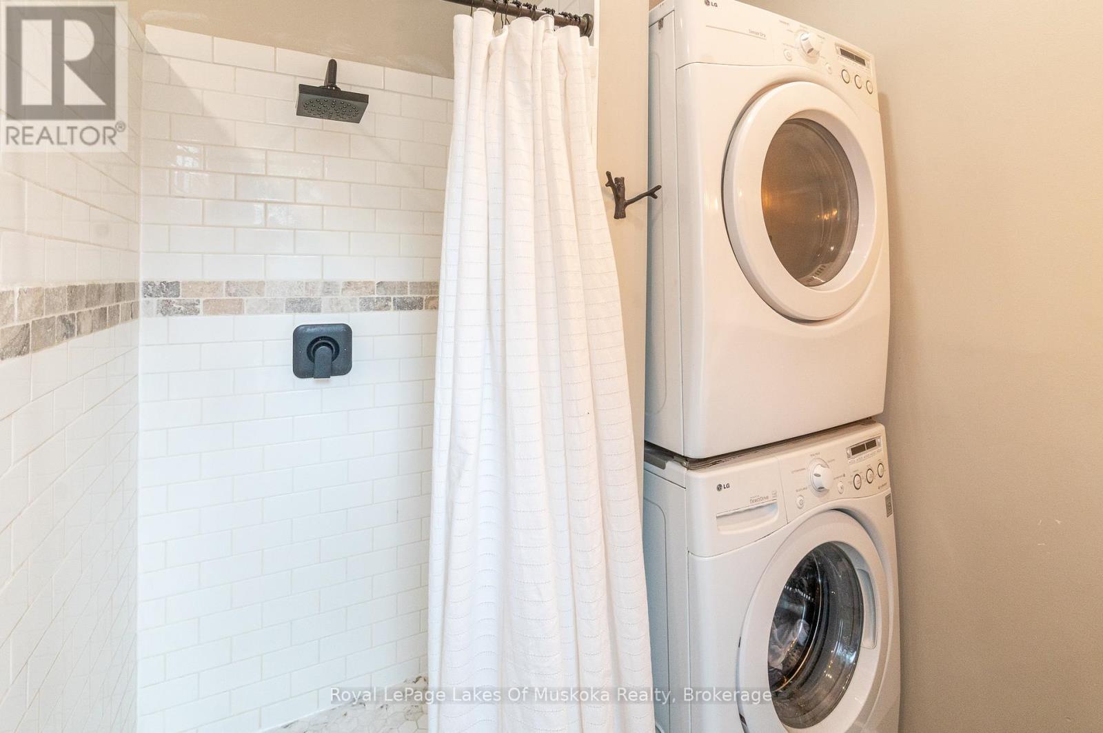 Photo 17 of 15 Lorne Street S, Huntsville ON