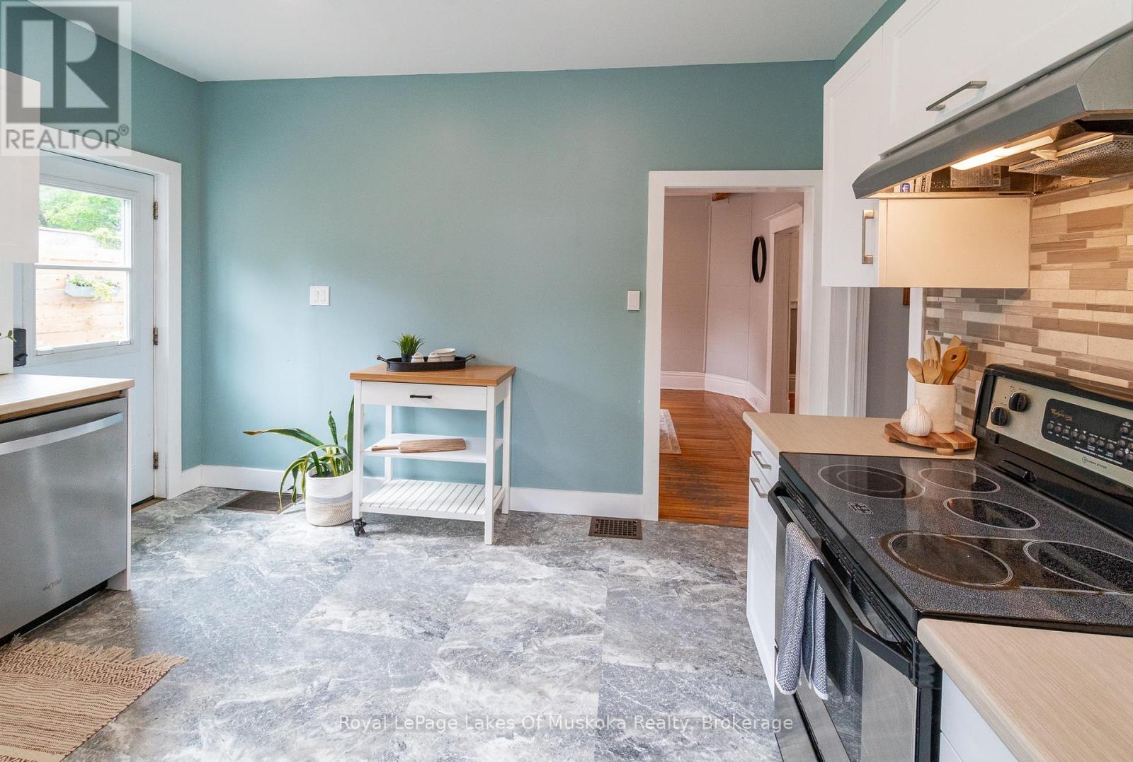 Photo 22 of 15 Lorne Street S, Huntsville ON