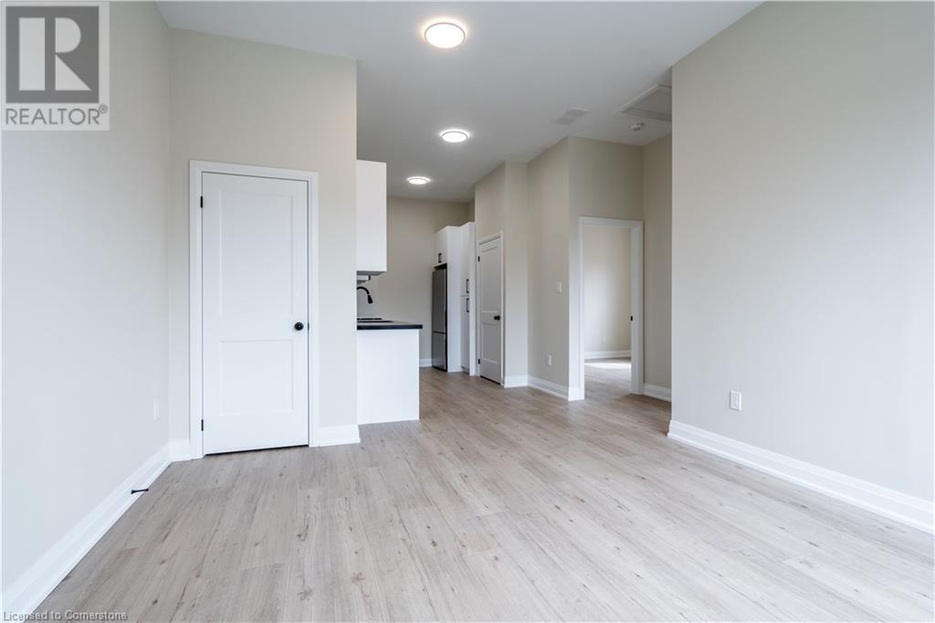 Photo 3 of 732 Eleventh Avenue Unit B, Hamilton ON