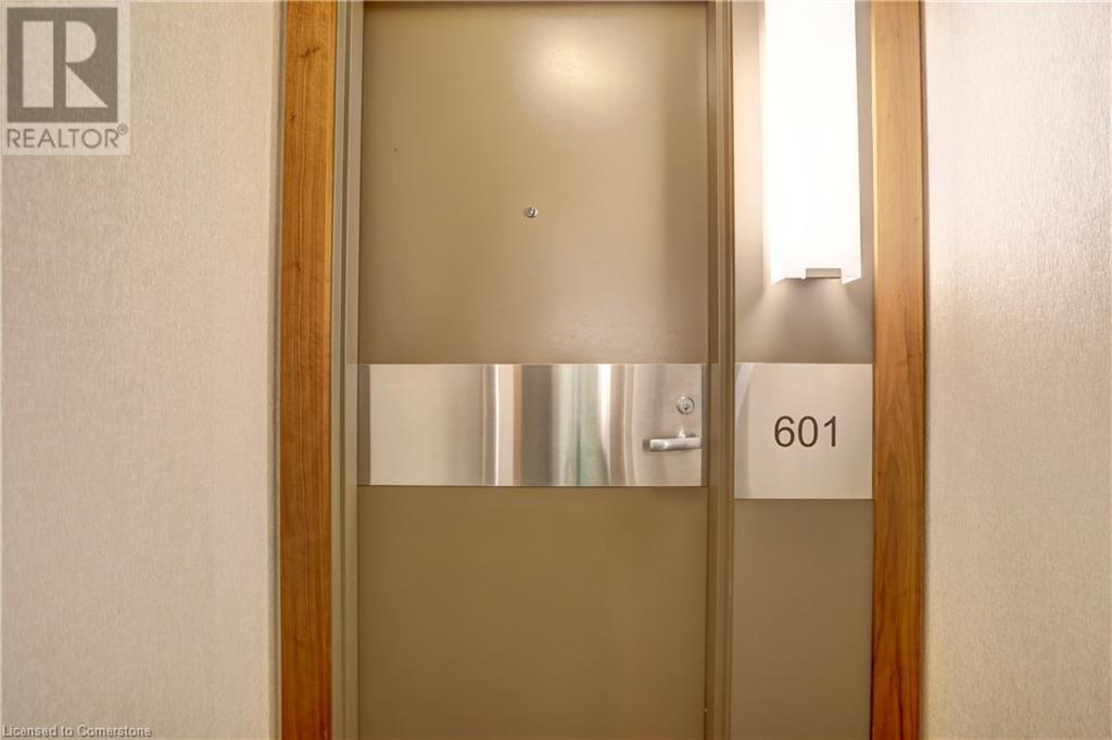 Photo 4 of 3500 Lakeshore Road W Unit 601, Oakville ON
