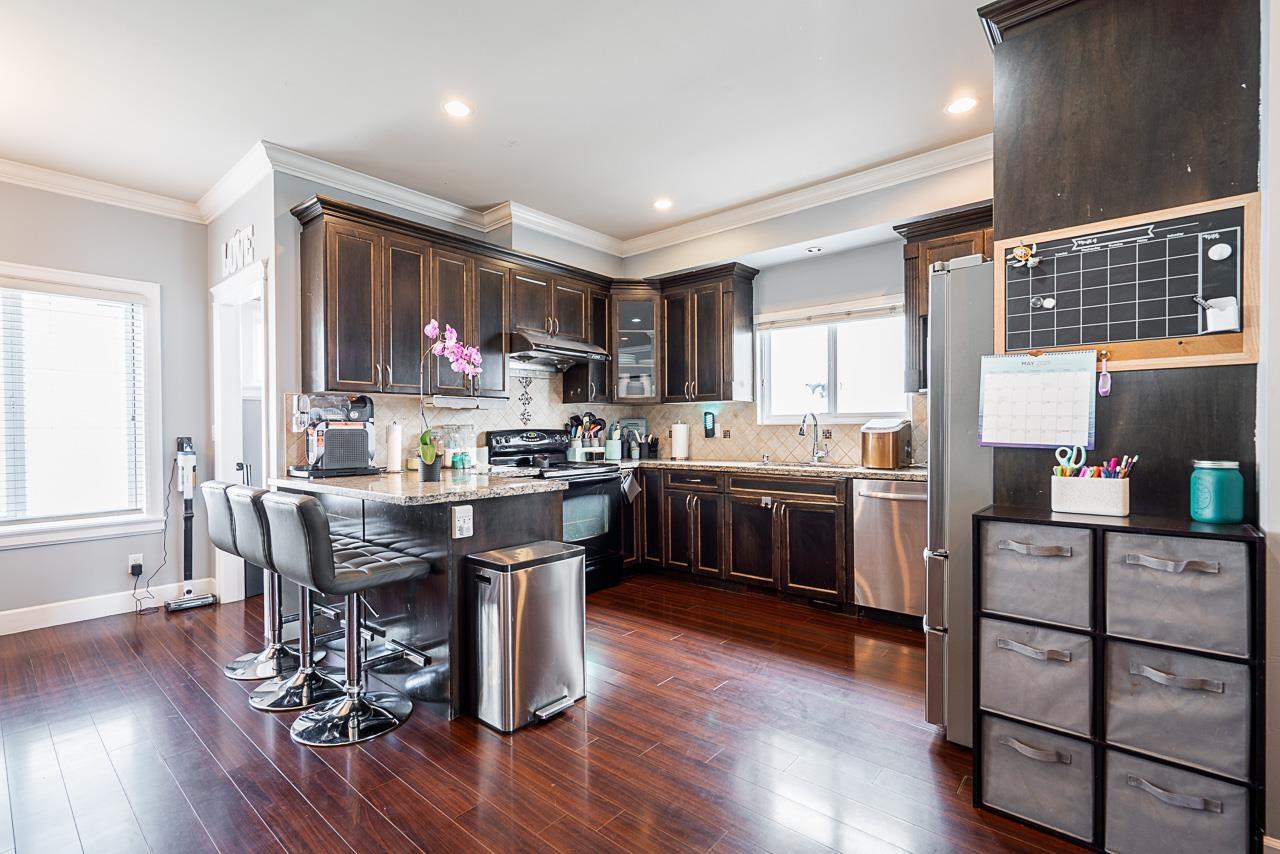 Photo 7 of 19069 72 Avenue, Surrey BC