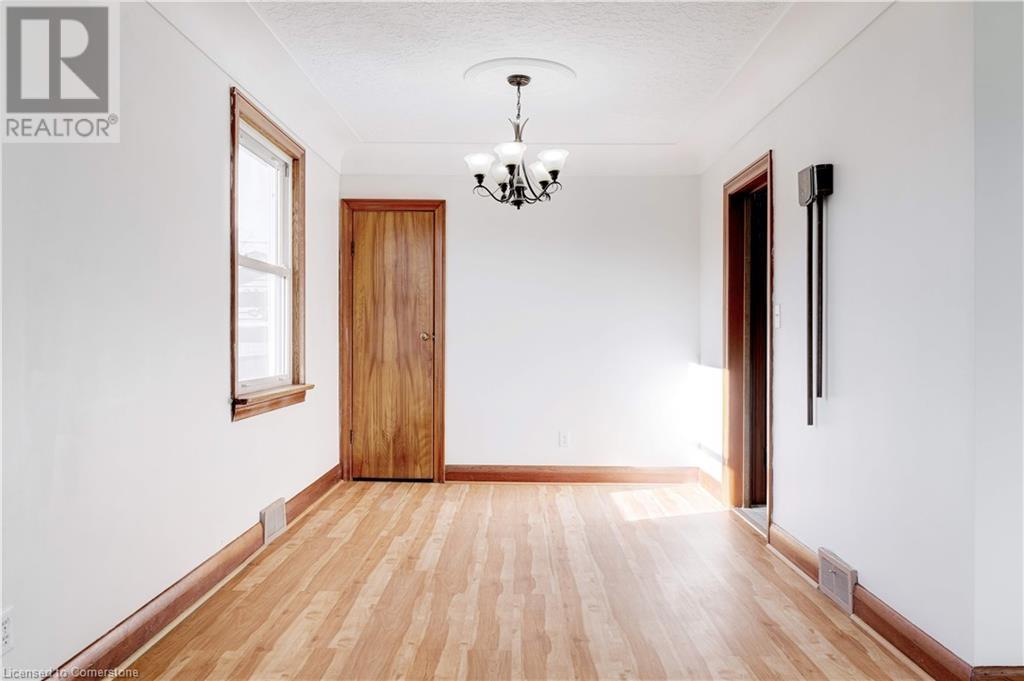 Photo 32 of 662 Harriet Street, Welland ON