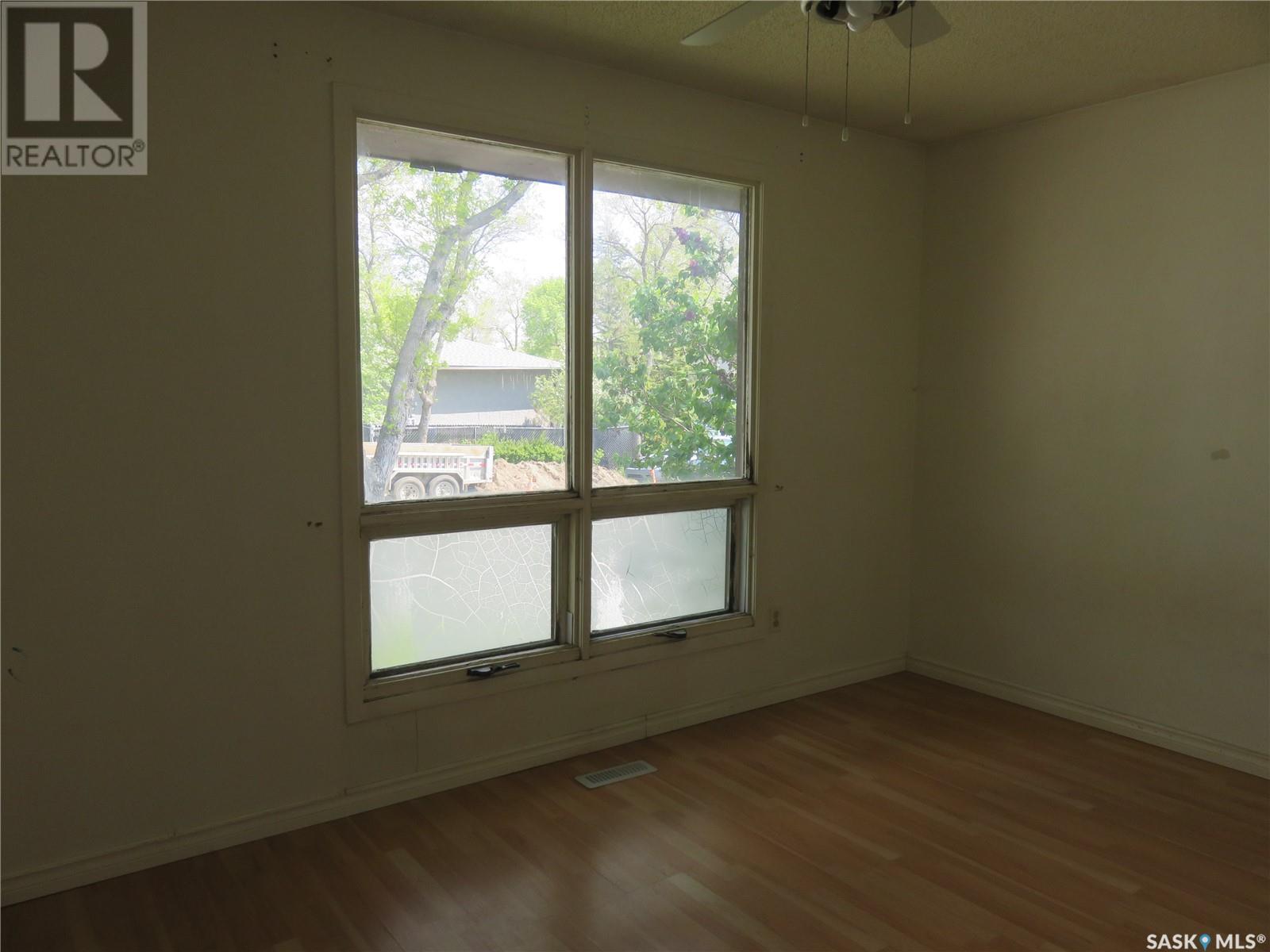 Photo 10 of 90 Turner Crescent, Regina SK