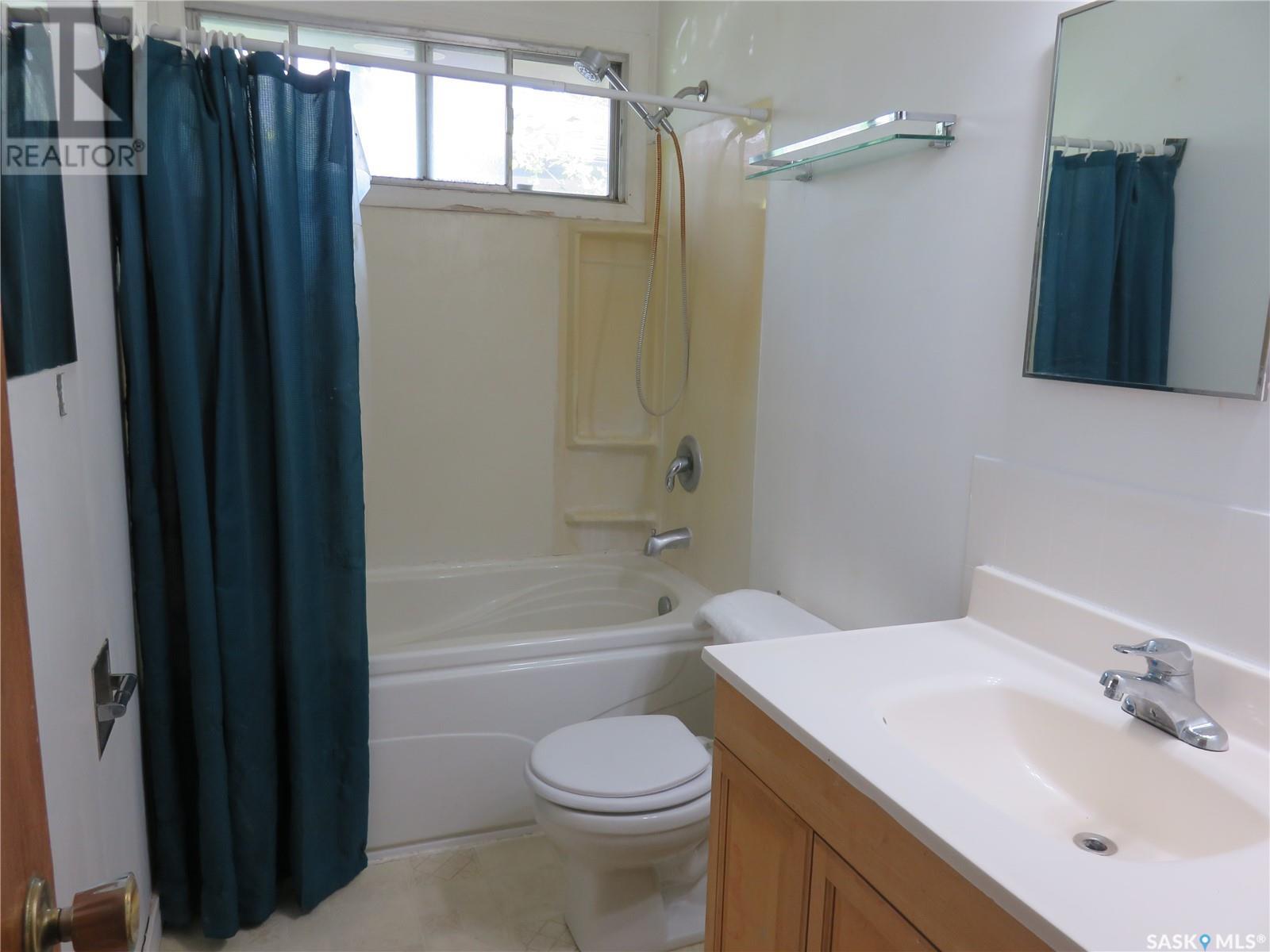 Photo 13 of 90 Turner Crescent, Regina SK