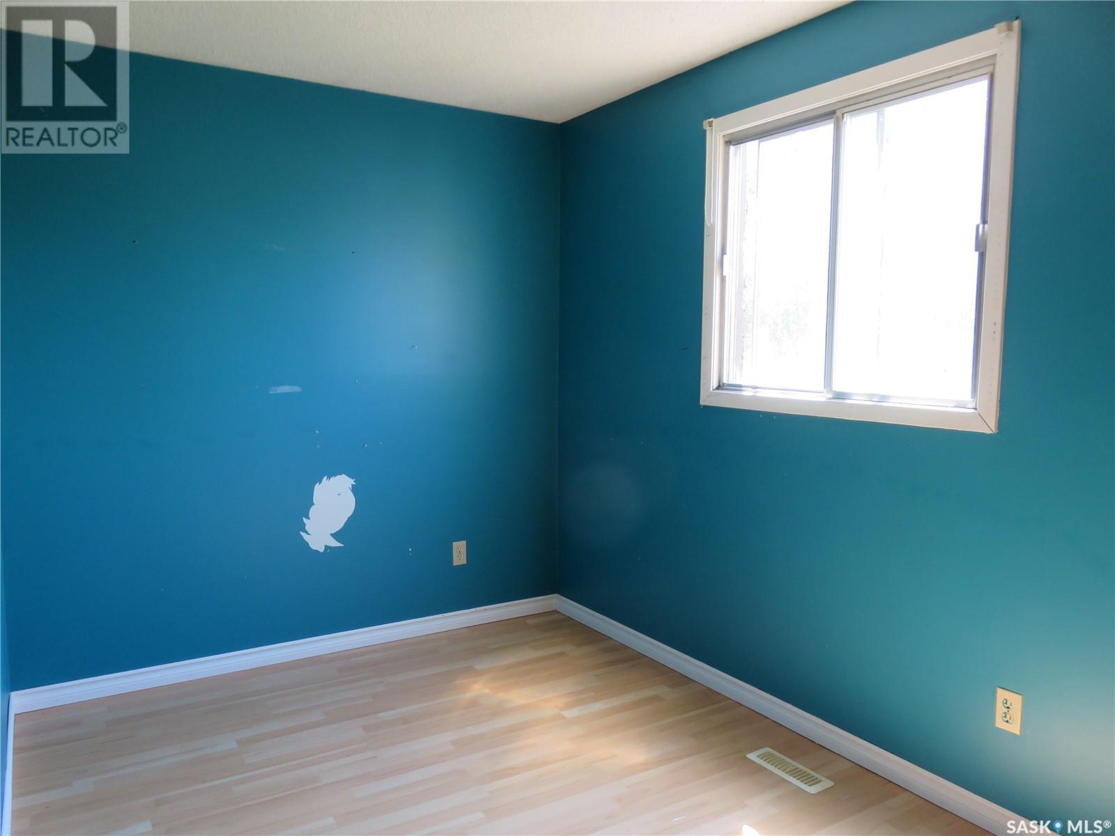 Photo 14 of 90 Turner Crescent, Regina SK