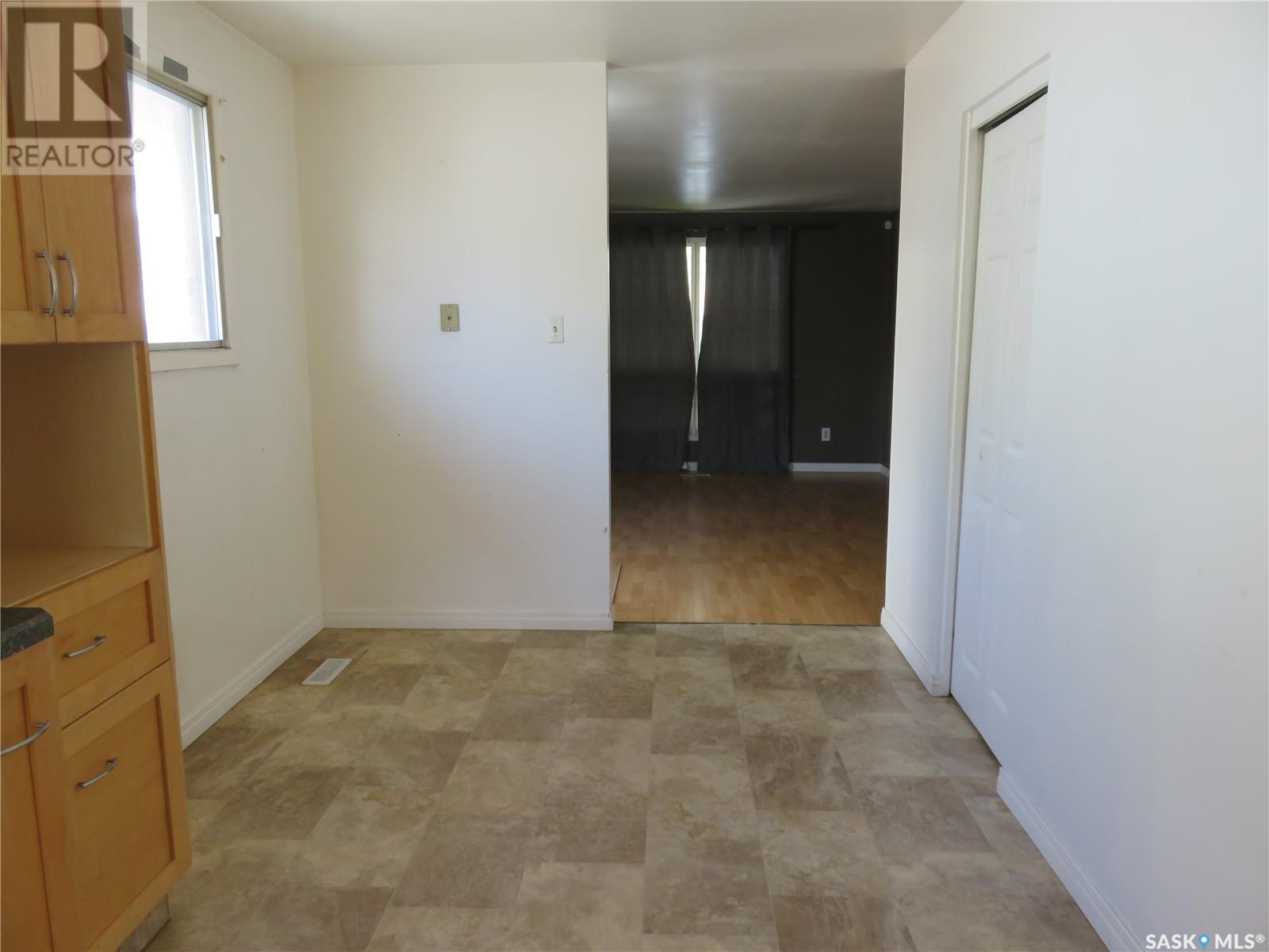Photo 4 of 90 Turner Crescent, Regina SK