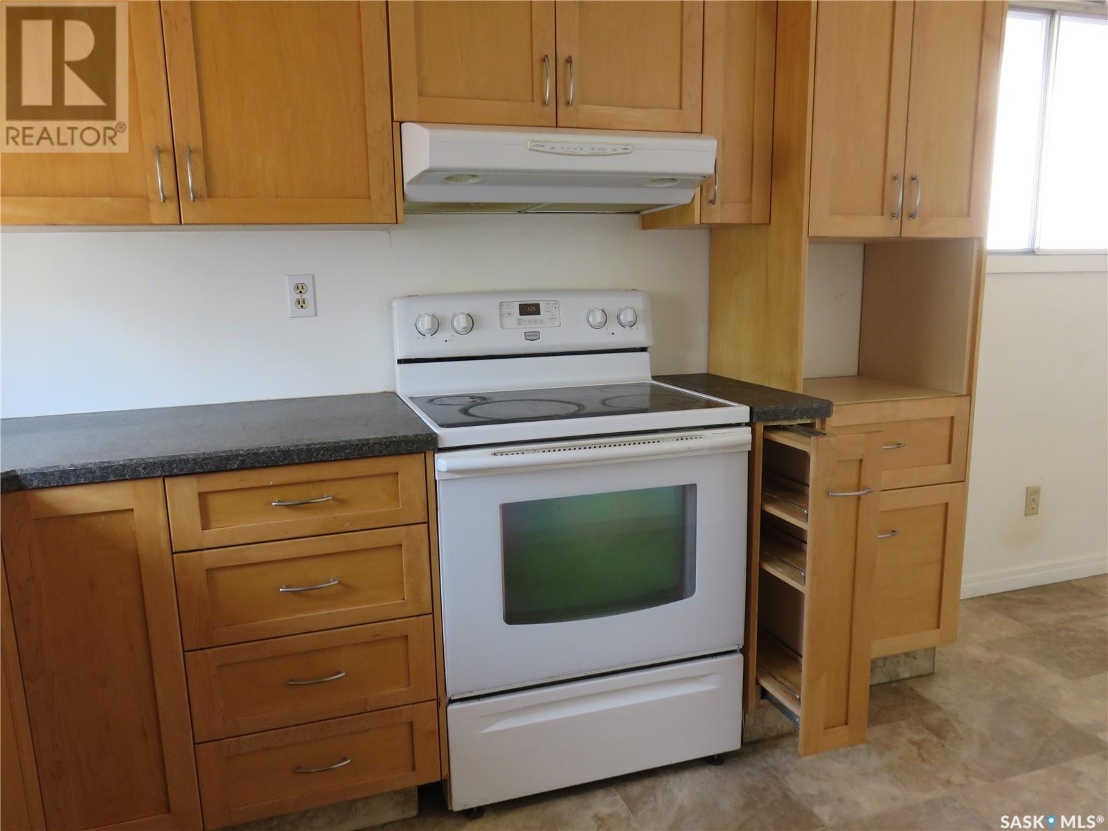 Photo 6 of 90 Turner Crescent, Regina SK