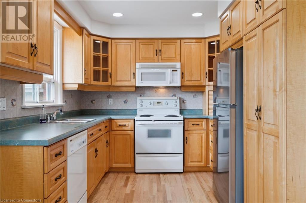 Photo 4 of 2237 Joyce Street, Burlington ON