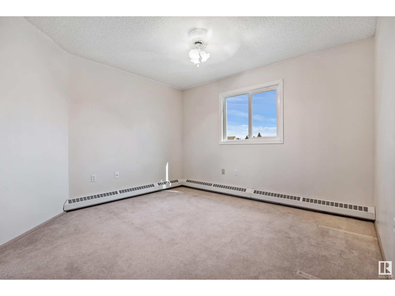 Photo 19 of 221 9620 174 St Nw, Edmonton AB