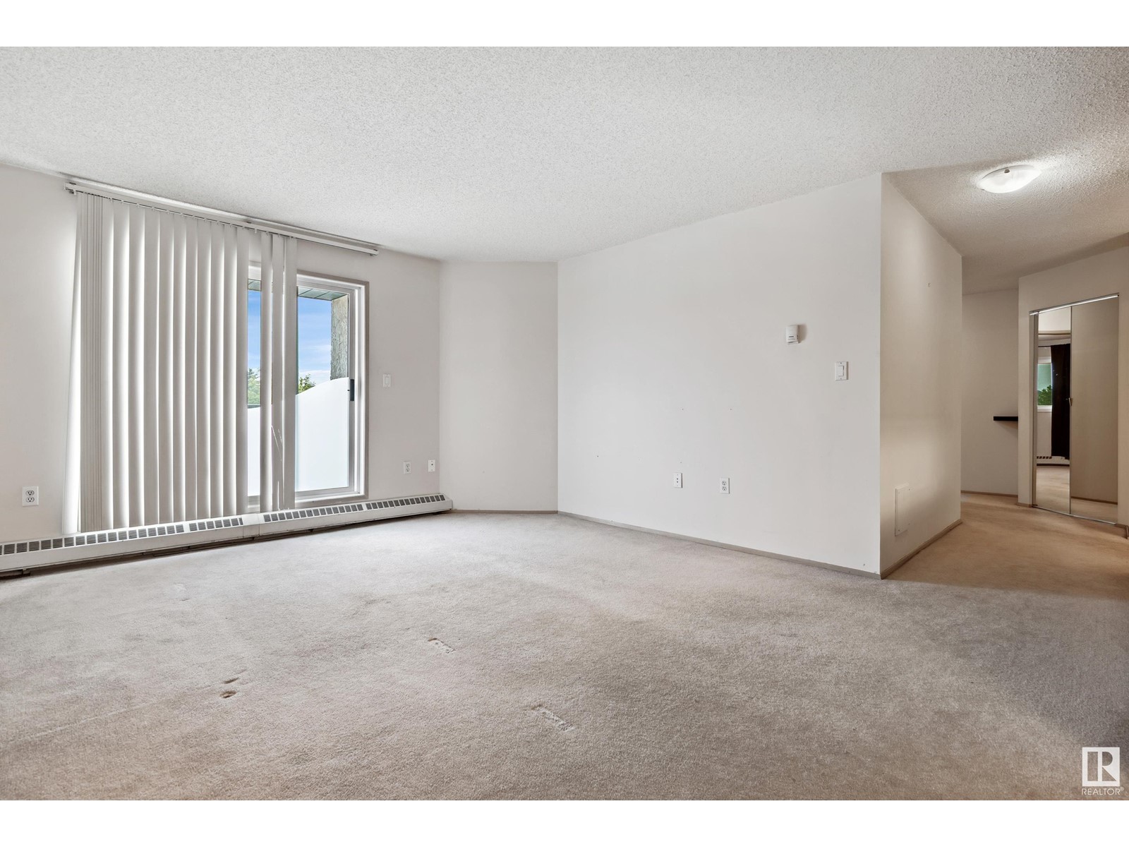 Photo 8 of 221 9620 174 St Nw, Edmonton AB