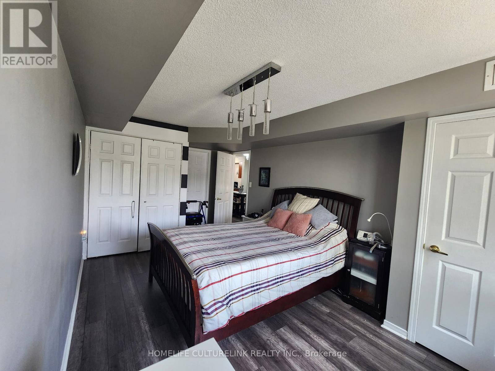 Photo 10 of 1 84 Petra Way E, Whitby ON