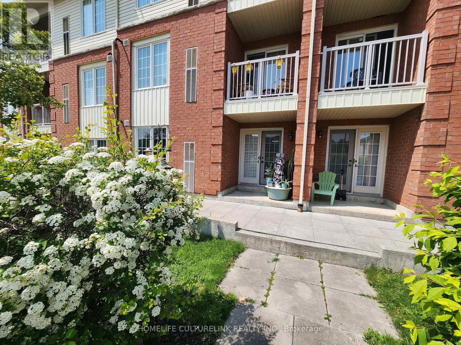 Photo 2 of 1 84 Petra Way E, Whitby ON
