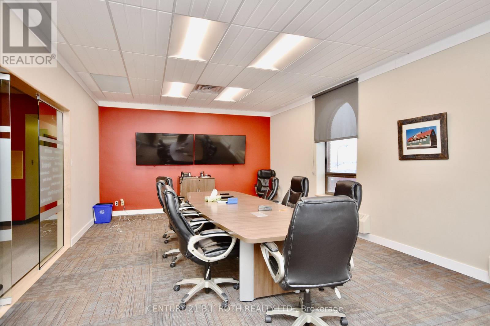 Photo 11 of 31 Colborne Street E, Orillia ON
