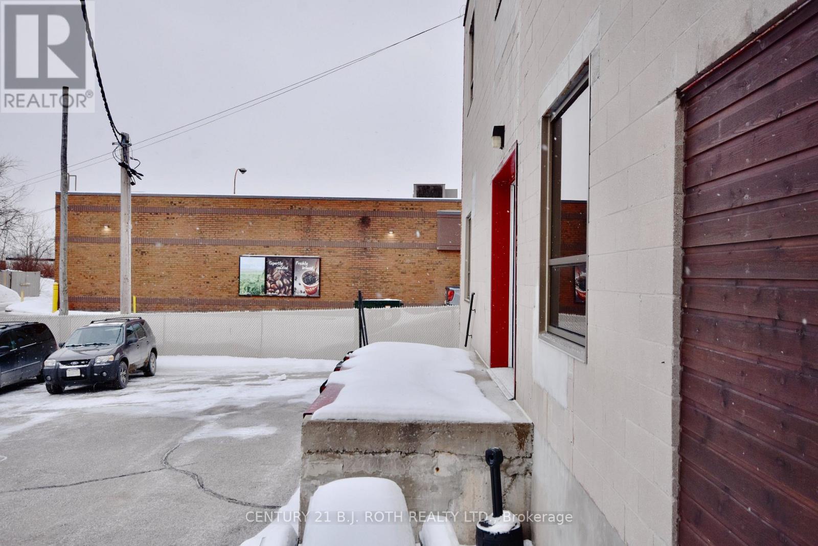 Photo 21 of 31 Colborne Street E, Orillia ON