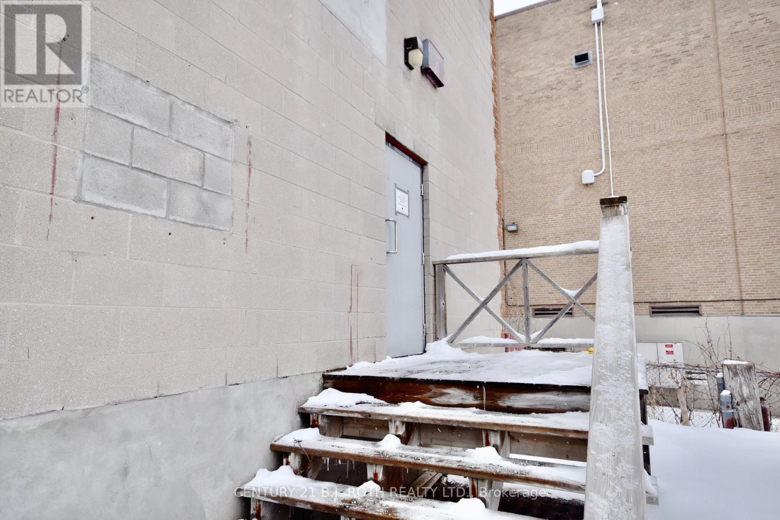Photo 27 of 31 Colborne Street E, Orillia ON