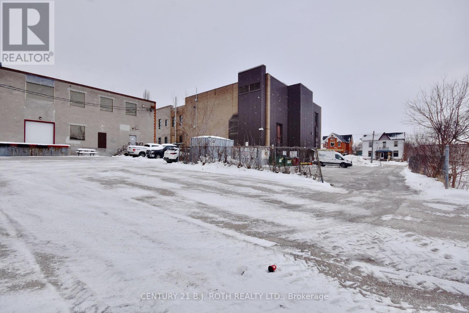 Photo 26 of 31 Colborne Street E, Orillia ON