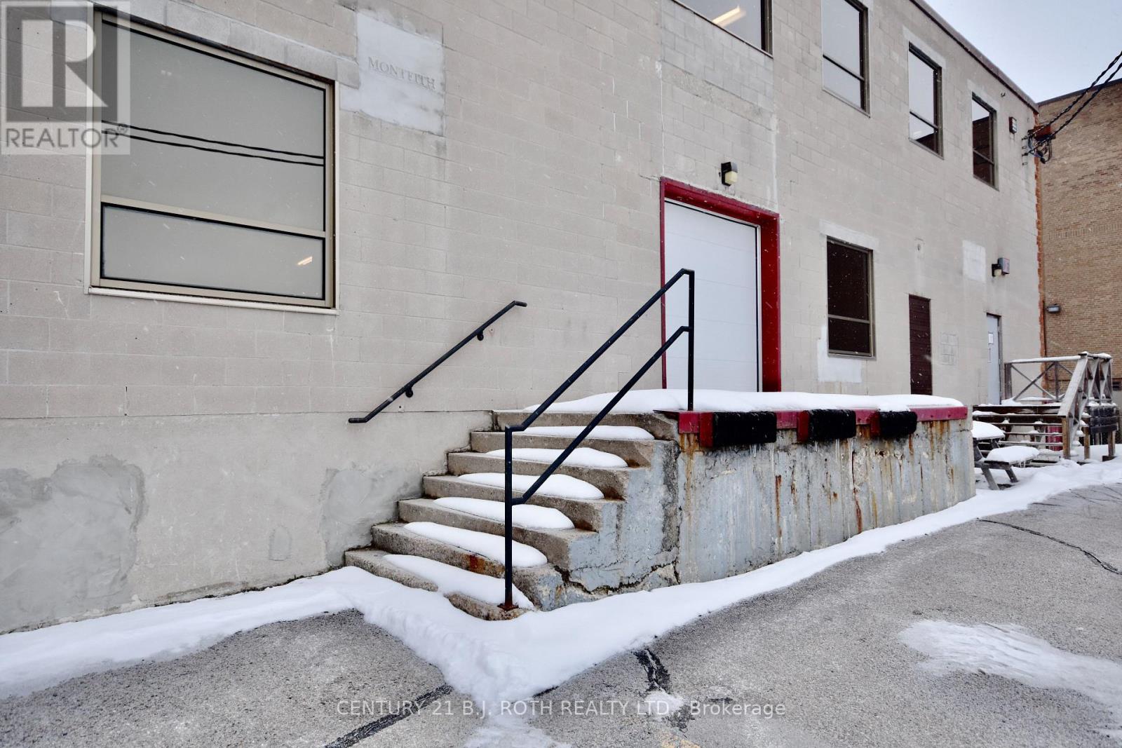 Photo 10 of 31 Colborne Street E, Orillia ON