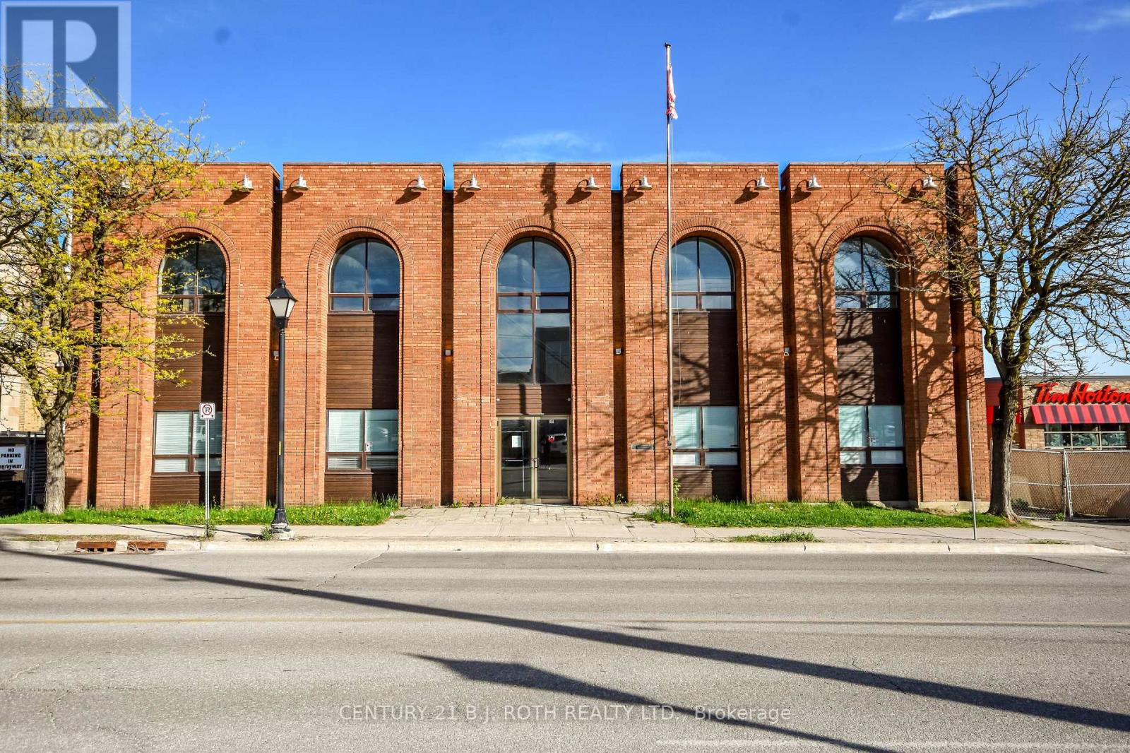 Photo 4 of 31 Colborne Street E, Orillia ON